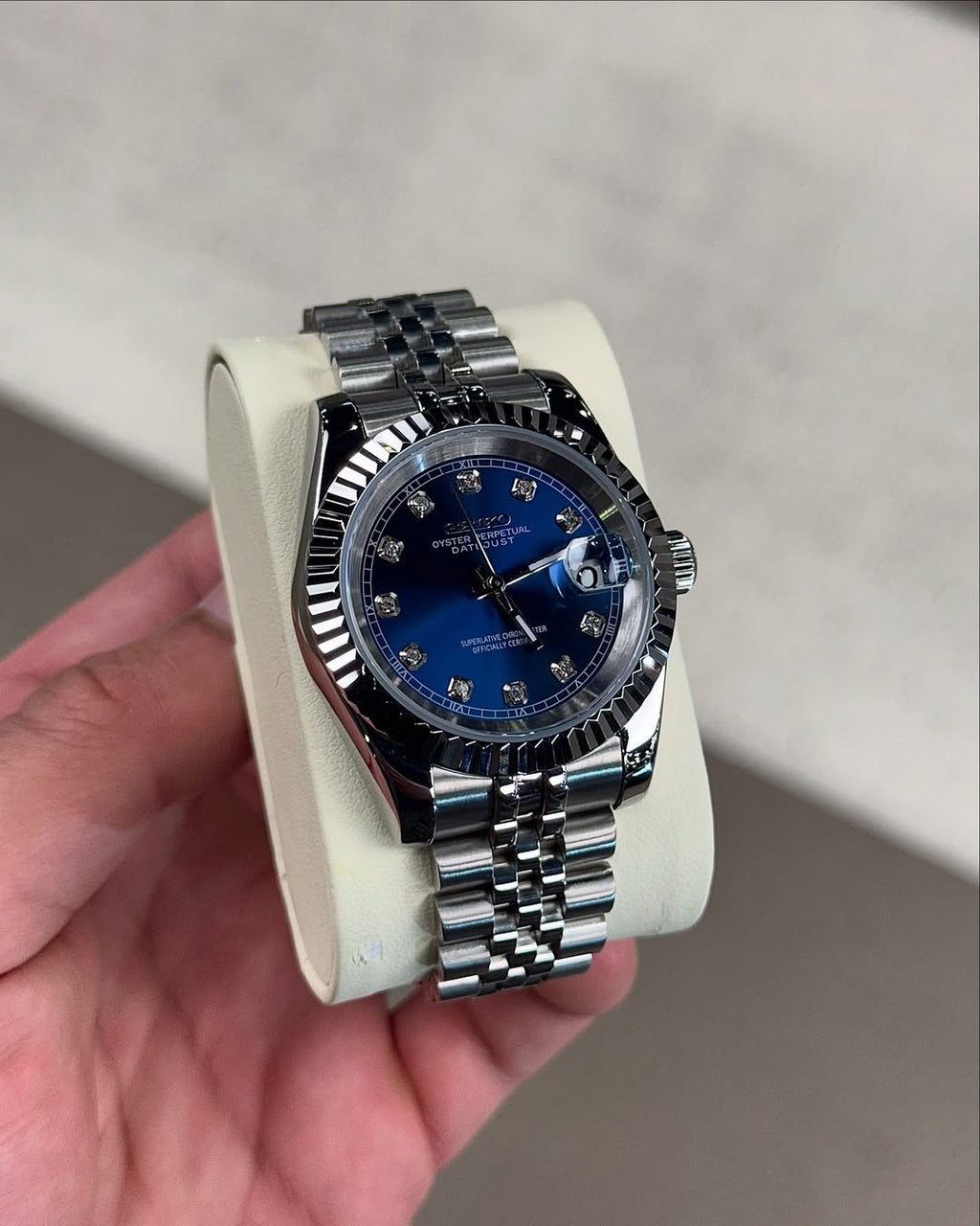 Cadran bleu serti de diamants